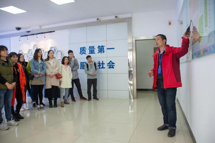 签约仪式前壹11月30日下午,我校与武汉科前生物股份就业基地